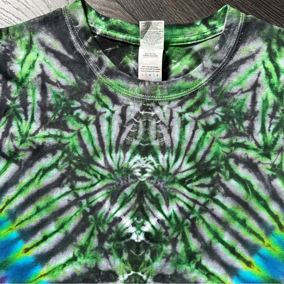 Custom tie-dye tee - Picture 3 of 3